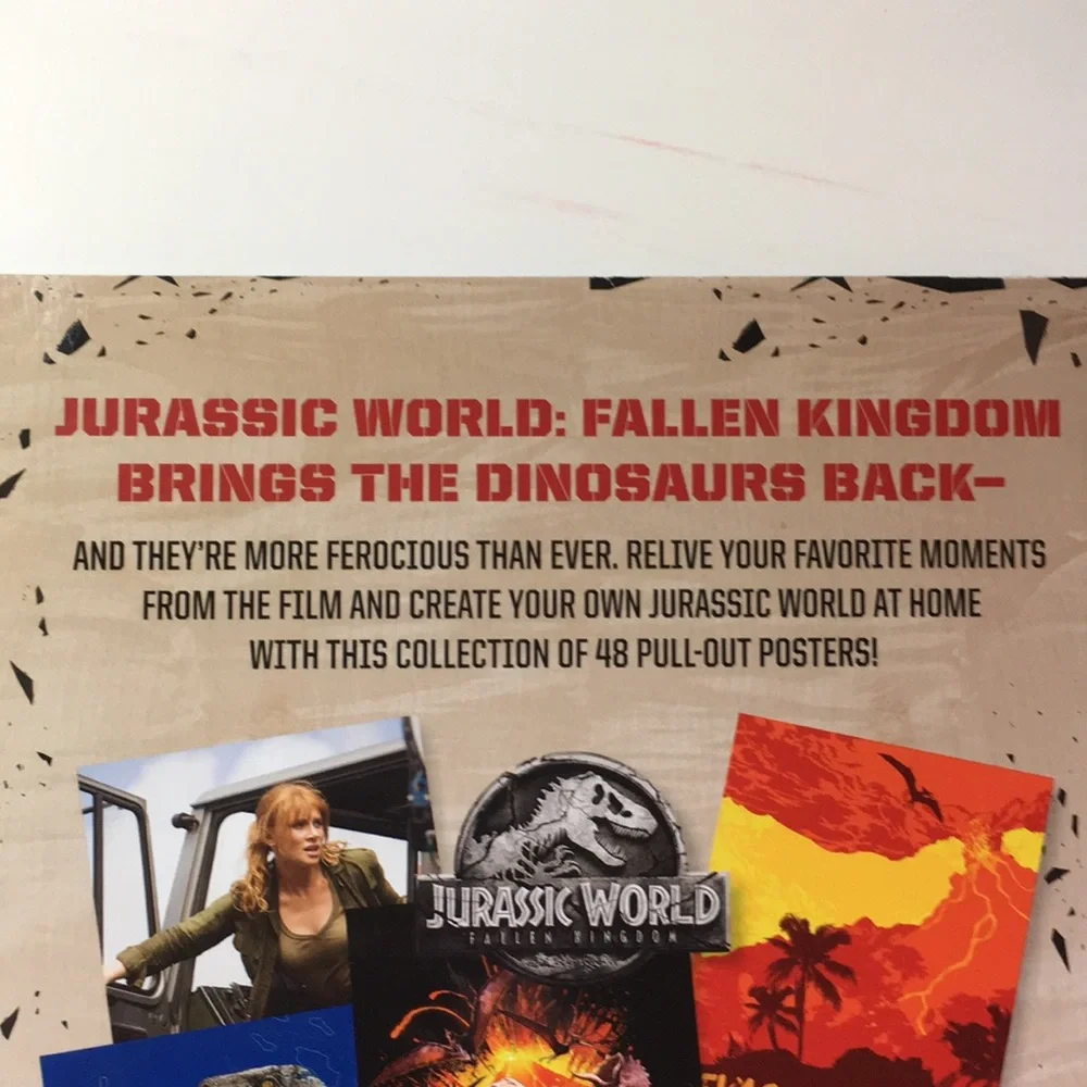 🐊 Jurassic World Poster Book, 48 pull-out posters